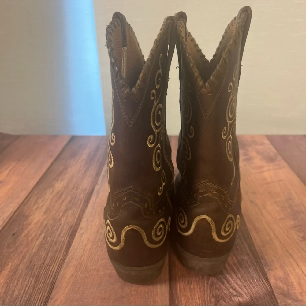 Ariat Kids 2 Brown‎ Leather Boots With Embroidered Design